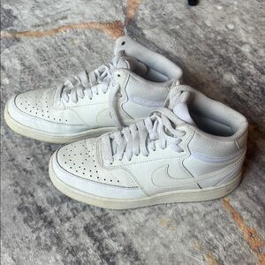 WOMEN'S NIKE COURT VISION MID SNEAKERS